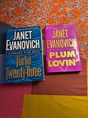 Janet Evanovich Hardcover Books lot of 2